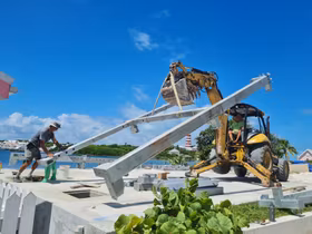Bauhu modular home assembly in Elbow Cay, Bahamas