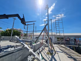 Bauhu modular home assembly in Elbow Cay, Bahamas